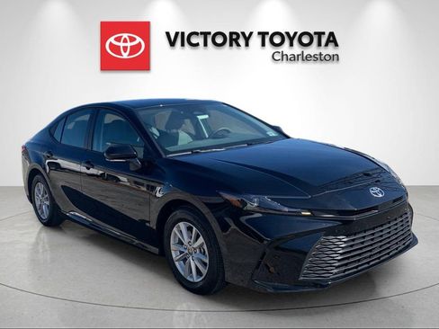 Used 2025 Toyota Camry LE w/ Convenience Package image 5