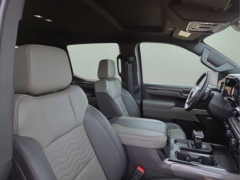 Used 2025 Chevrolet Silverado 1500 ZR2 image 15