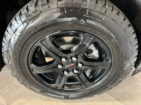 Used 2022 GMC Acadia AT4 w/ Technology Package image 9