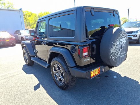 Used 2018 Jeep Wrangler Sport AWD/4WD image 4
