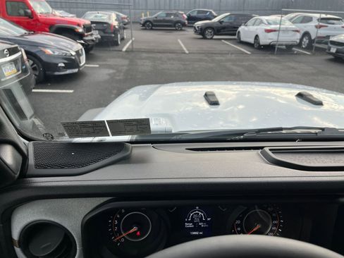 Used 2025 Jeep Wrangler Sport S image 33