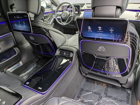 Certified 2025 Mercedes-Benz Maybach S 680 4MATIC image 24