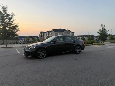 Used 2017 Lexus IS 300 AWD w/ Premium Package image 7