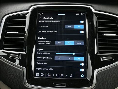 Used 2024 Volvo XC90 T8 Plus w/ Protection Package Premier image 18