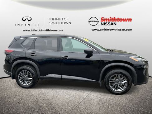 Used 2025 Nissan Rogue S AWD/4WD image 3