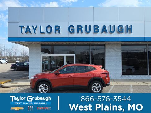 Used 2024 Chevrolet Trax LS w/ LS Convenience Package image 1