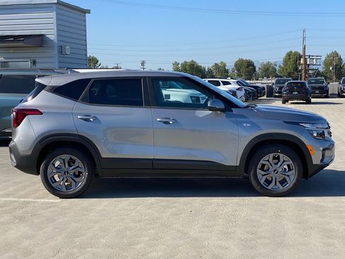 New 2026 Kia Seltos LX image 2
