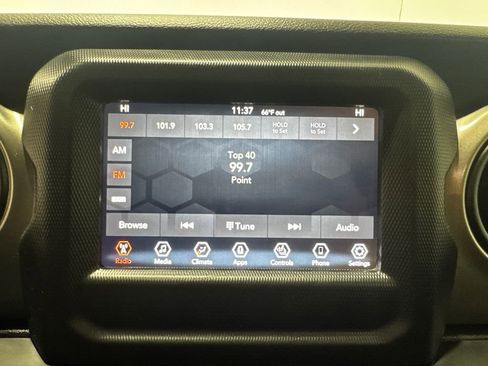 Used 2021 Jeep Wrangler Unlimited Sport AWD/4WD image 3