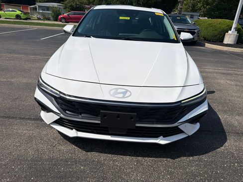 Used 2024 Hyundai Elantra Limited FWD image 8