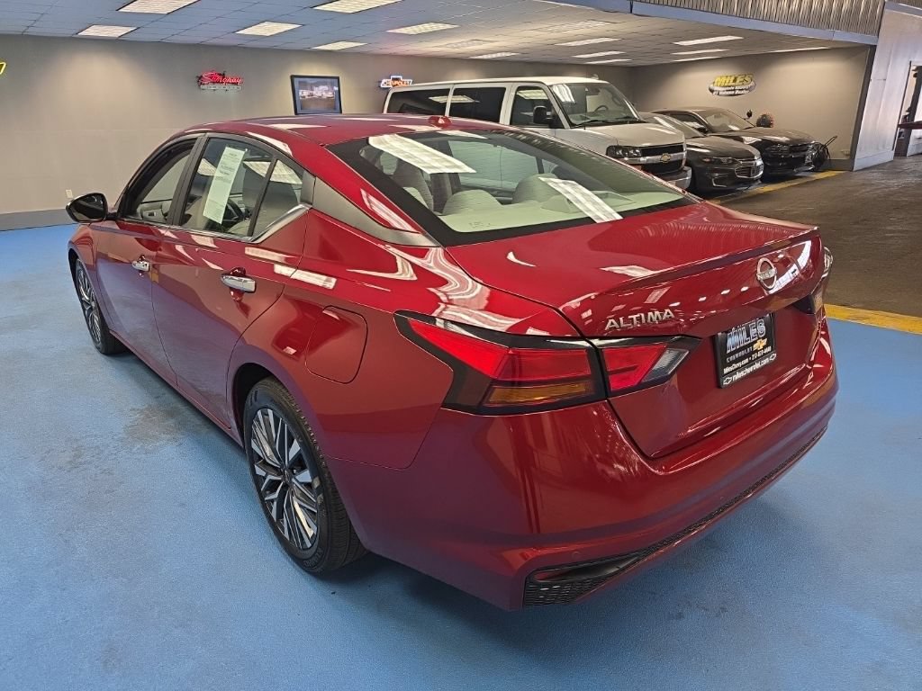 Used 2025 Nissan Altima 2.5 SV FWD image 10