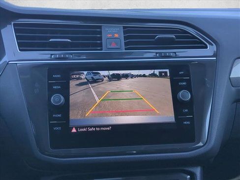 Used 2024 Volkswagen Tiguan SE image 12