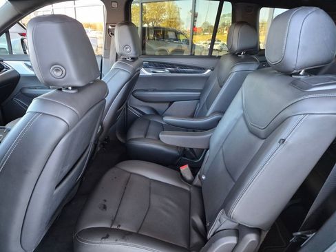 Used 2025 Cadillac XT6 Premium Luxury FWD image 12