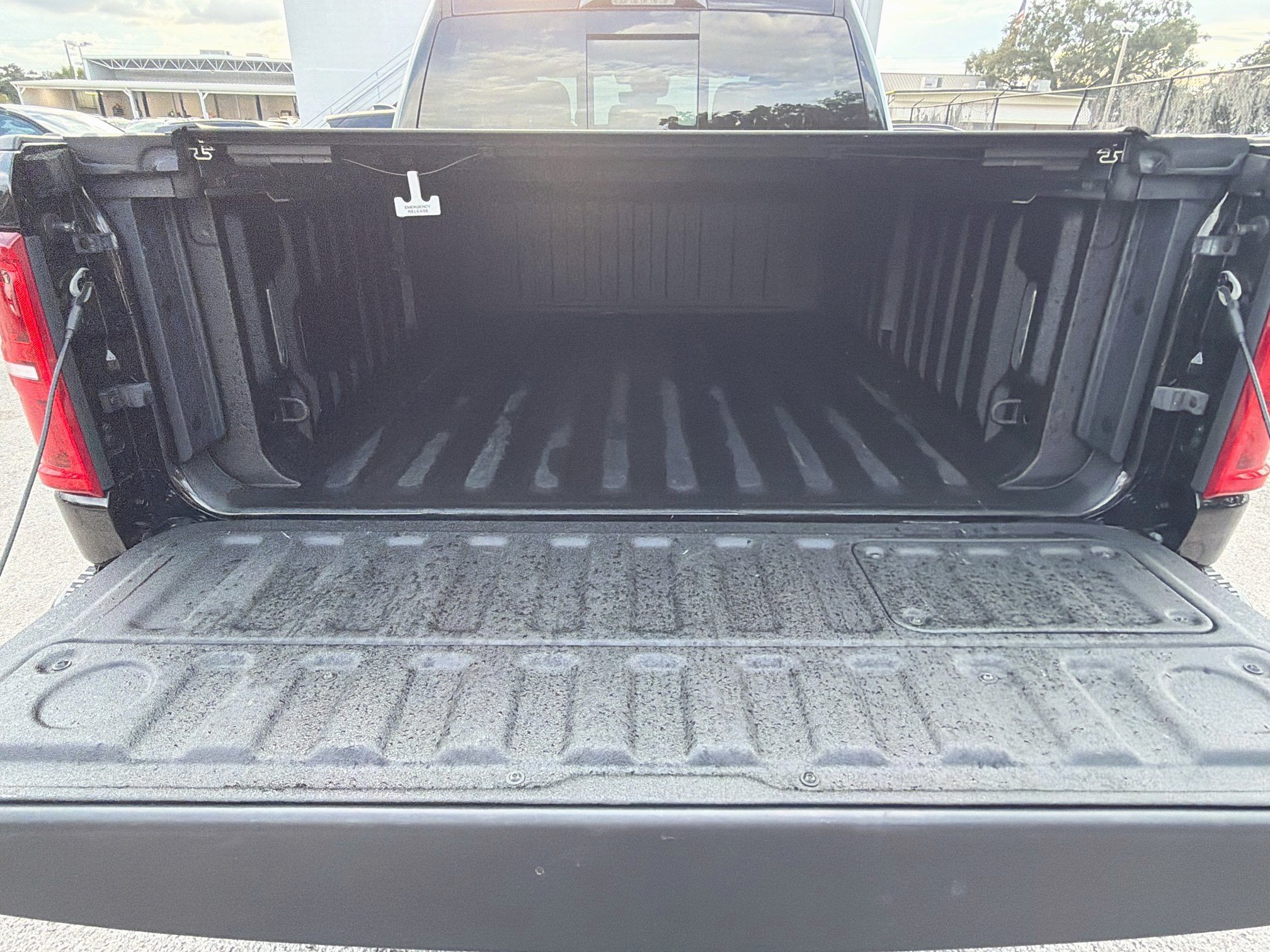 Used 2025 RAM 1500 Limited AWD/4WD image 12