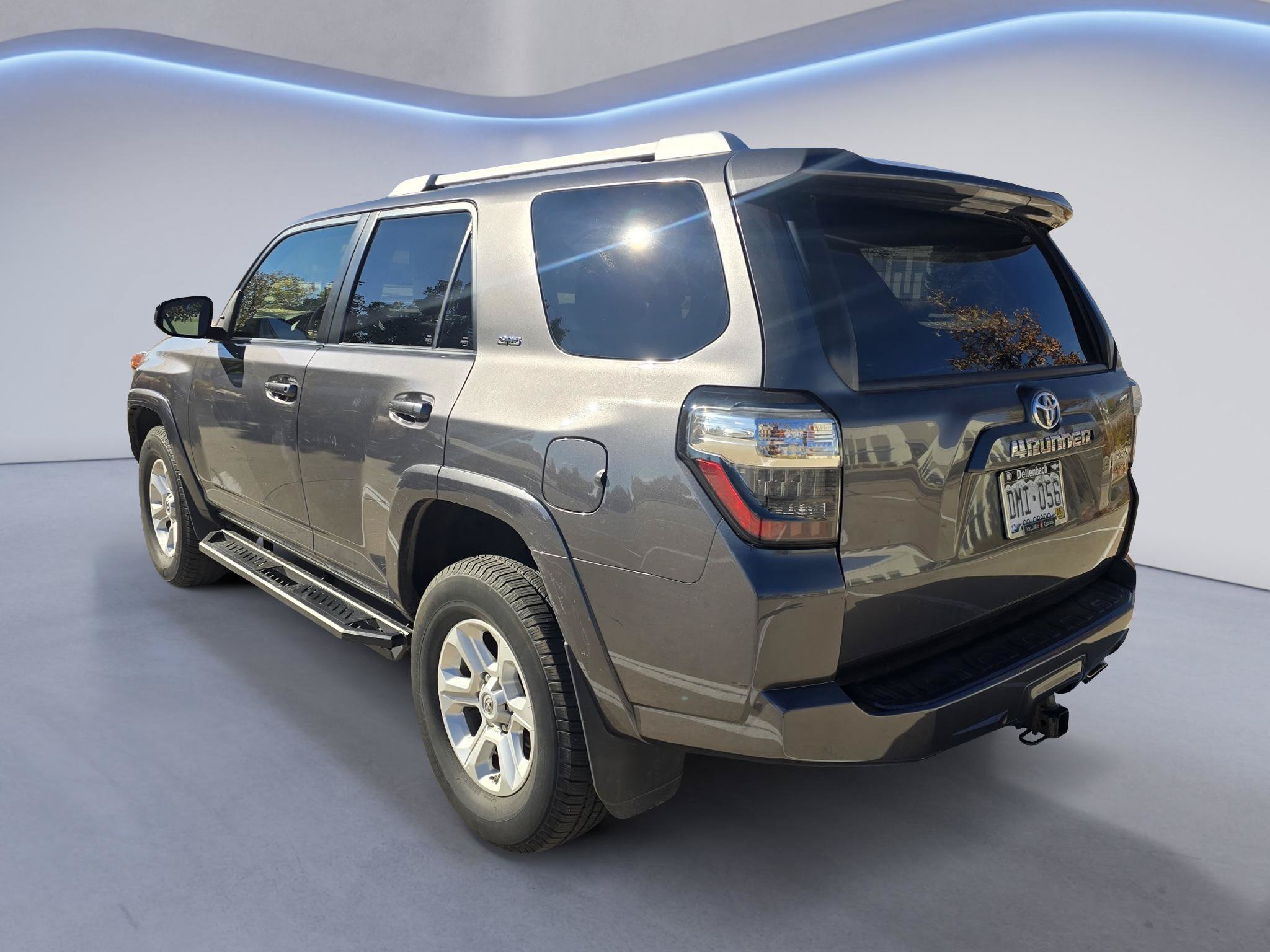 Used 2016 Toyota 4Runner SR5 AWD/4WD image 3