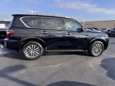 Used 2024 Nissan Armada SL w/ Captain's Chairs Package image 6