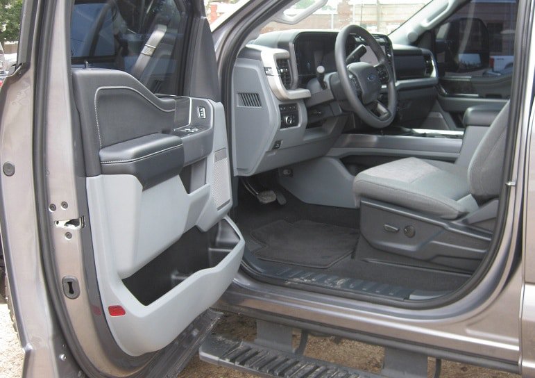 Used 2024 Ford F250 XLT w/ XLT Premium Package AWD/4WD image 9