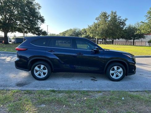 Used 2022 Toyota Highlander LE FWD image 7