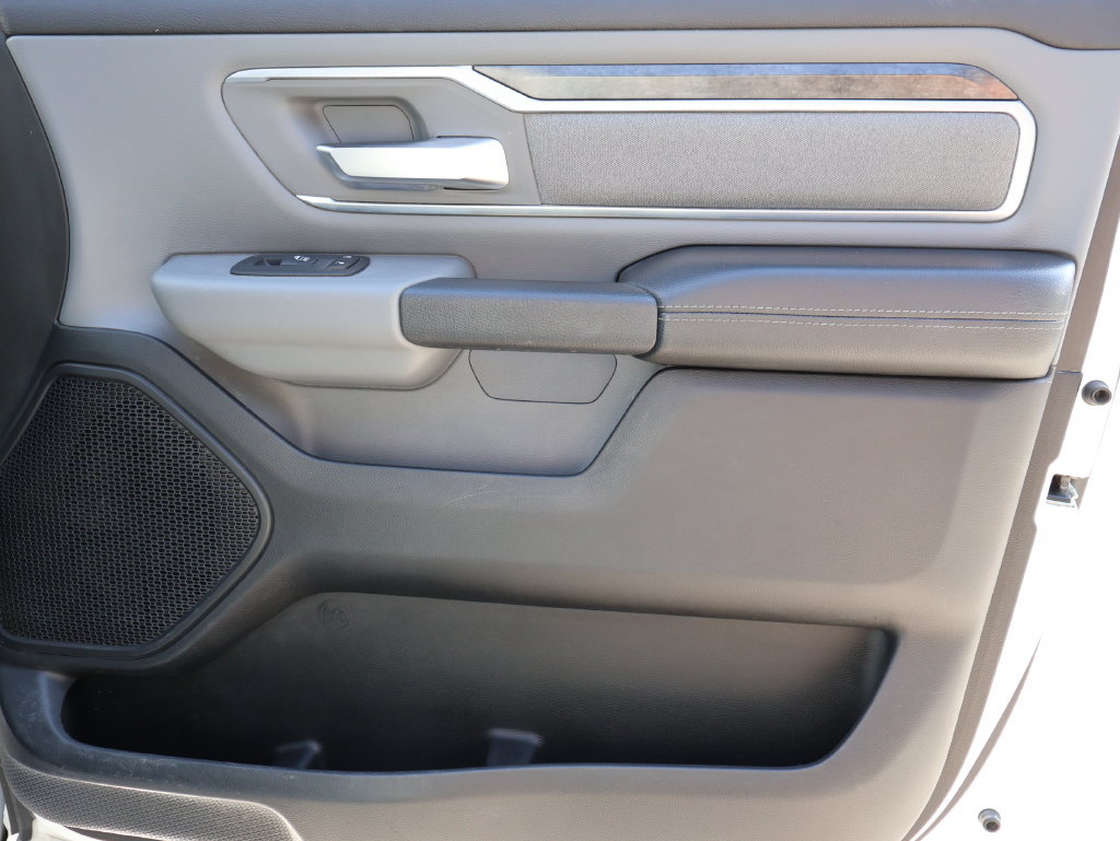 Used 2019 RAM 1500 4x4 Crew Cab image 7