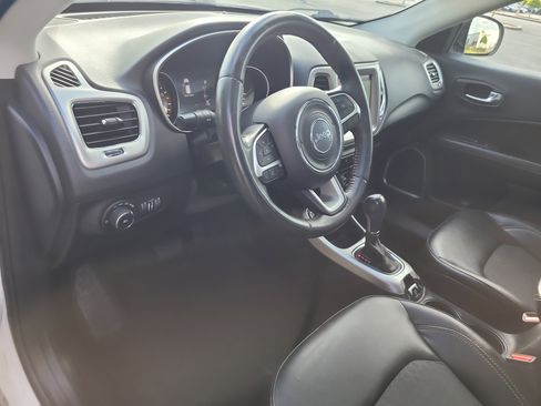 Used 2018 Jeep Compass Latitude w/ Popular Equipment Group FWD image 21
