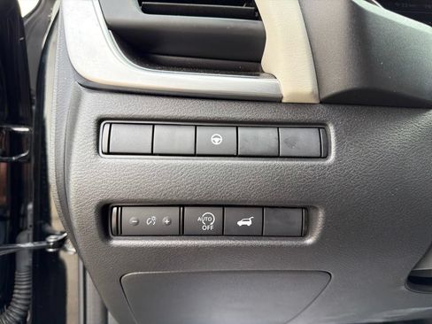 Used 2025 Nissan Rogue SV AWD/4WD image 25