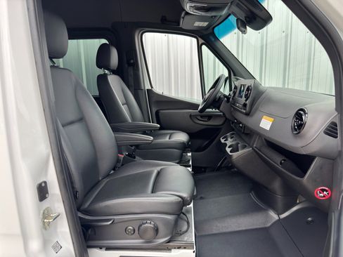 Used 2023 Mercedes-Benz Sprinter 2500 w/ Acoustic Package image 15