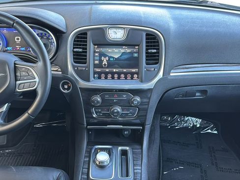 Used 2018 Chrysler 300 Touring L image 9