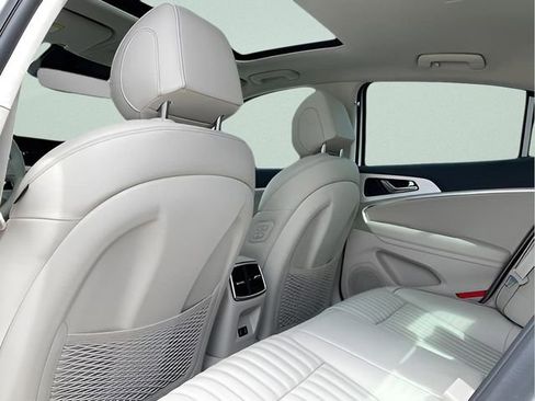 New 2026 Genesis G70 2.5T Prestige image 5