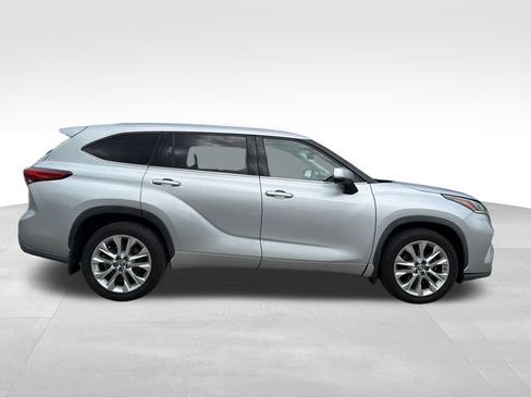 Used 2021 Toyota Highlander Limited AWD/4WD image 4