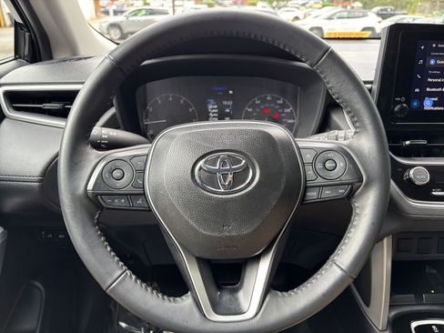 Used 2025 Toyota Corolla Cross LE image 34