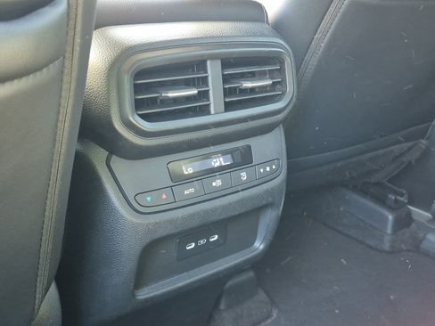 Used 2024 Honda Pilot Touring image 19