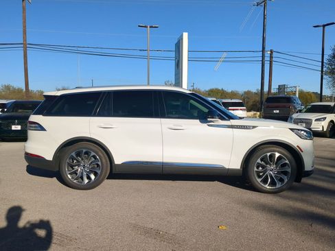 New 2026 Lincoln Aviator 2WD image 2