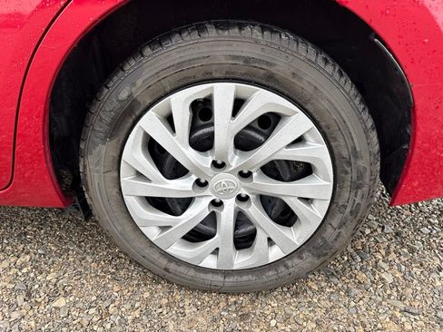 Used 2018 Toyota Corolla LE FWD image 5
