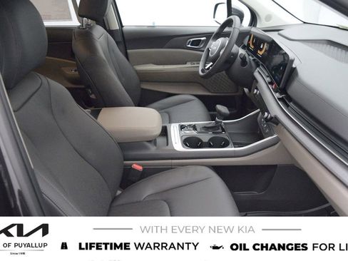 New 2026 Kia Carnival EX image 16