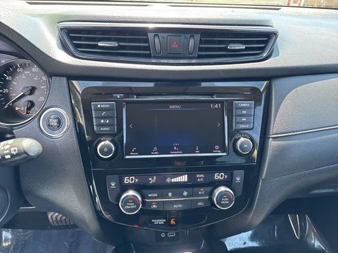 Used 2019 Nissan Rogue SV AWD/4WD image 23