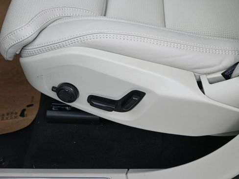 New 2026 Volvo XC90 B6 Ultra image 12