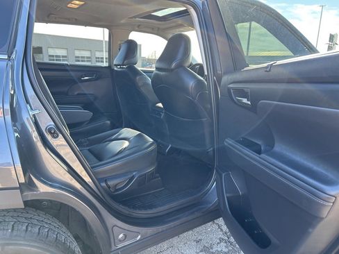 Used 2023 Toyota Highlander XLE image 22