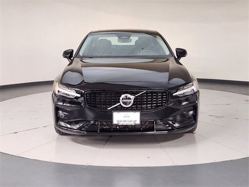Used 2024 Volvo S60 B5 Core image 9