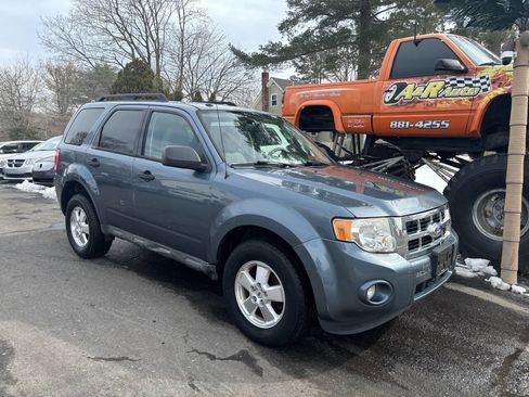 Used 2011 Ford Escape XLT image 4