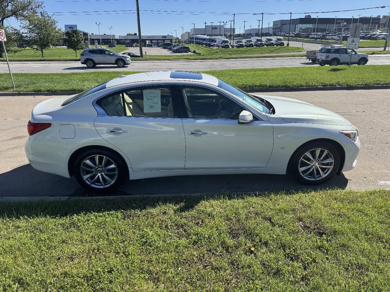 Used 2015 INFINITI Q50 Premium w/ Navigation Package AWD/4WD image 6