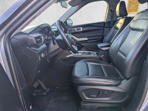 Used 2022 Ford Explorer XLT w/ Equipment Group 202A image 16
