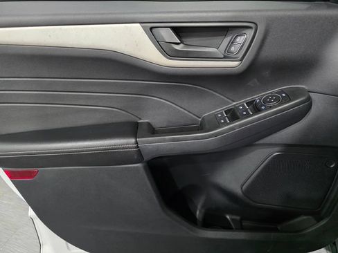 Used 2022 Ford Escape SE w/ SE Sport Appearance Package FWD image 10