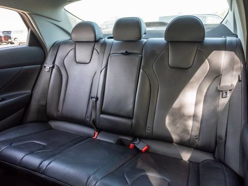Certified 2025 Hyundai Elantra Limited FWD image 23
