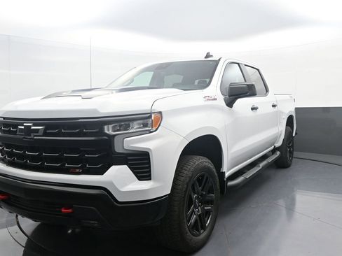 Used 2025 Chevrolet Silverado 1500 LT Trail Boss w/ Convenience Package II AWD/4WD image 1