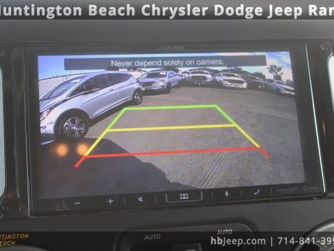 Used 2017 Jeep Wrangler Unlimited Rubicon w/ Connectivity Group image 25