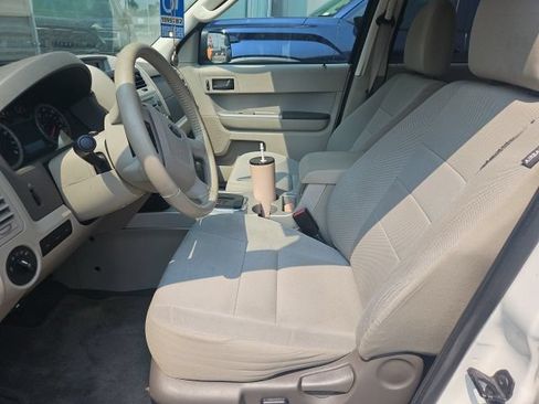 Used 2010 Ford Escape XLT AWD/4WD image 7