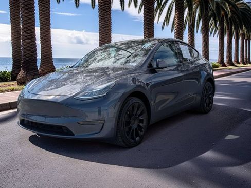 Used 2023 Tesla Model Y AWD image 2