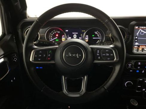 Used 2022 Jeep Wrangler Unlimited Sahara AWD/4WD image 11