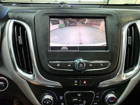 Used 2022 Chevrolet Equinox LS FWD image 32