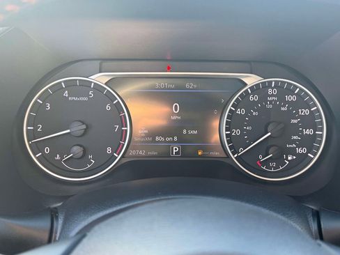 Used 2025 Nissan Sentra SR w/ SR Premium Package image 25