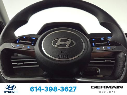 Used 2025 Hyundai Elantra SE FWD image 22